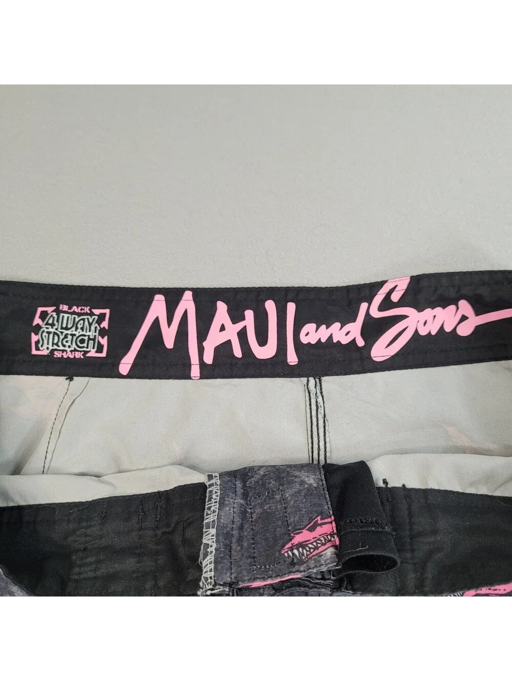 Maui and Sons Board Shorts Men 34 Black Pink Shark 4-Way Stretch Swim Trunks Car